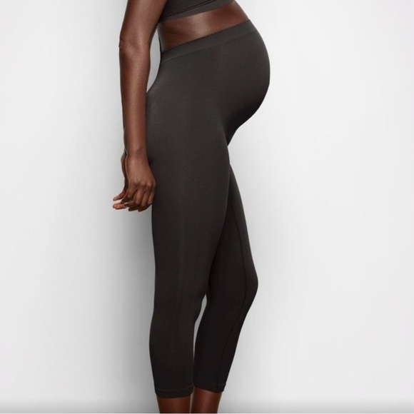 NWOT SKIMS Maternity Seamless Solutionwear Tight in Cocoa Size M - Picture 1 of 2